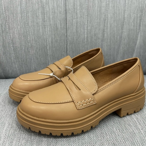Tan Loafers for Women in new condition size 8.5 - Picture 1 of 5
